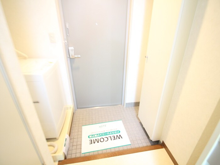 物件内観写真13　(玄関)