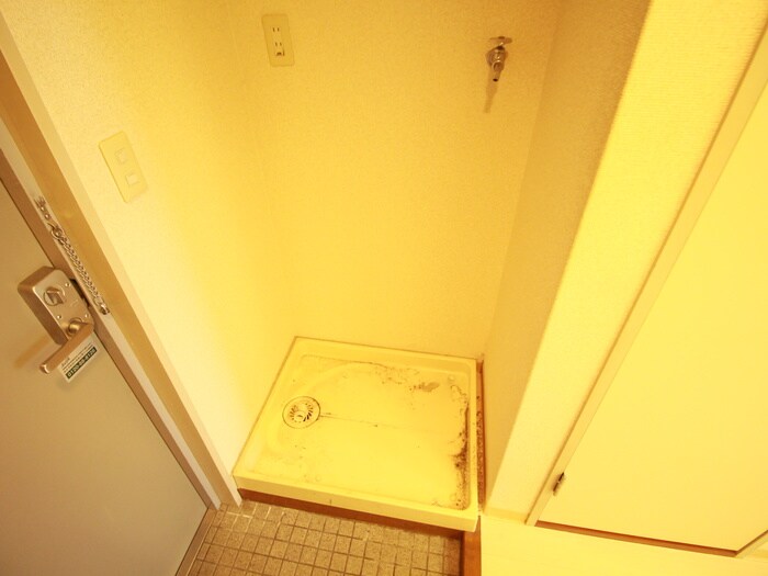 物件内観写真18　(洗濯機置場)