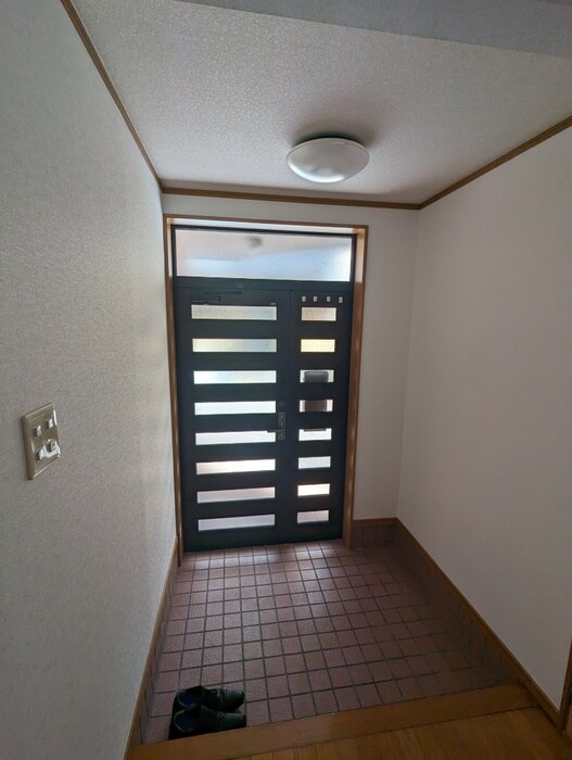 物件内観写真11　(玄関)