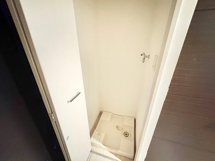 物件内観写真16　(洗濯機置場)