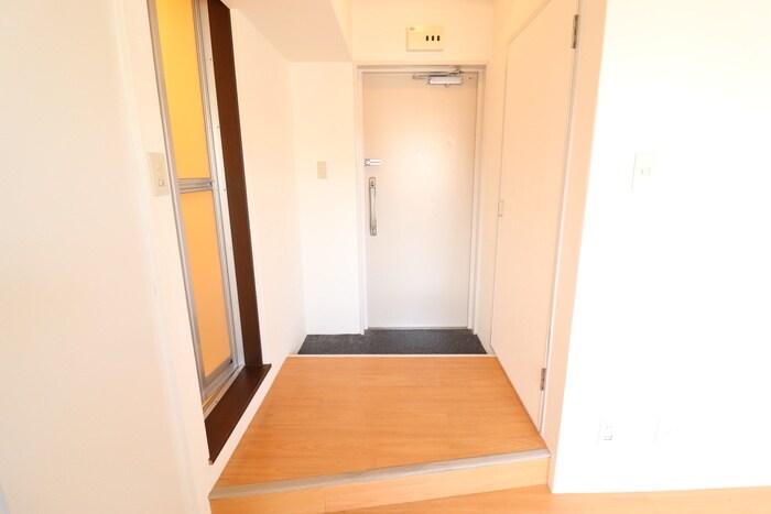 物件内観写真17　(玄関)