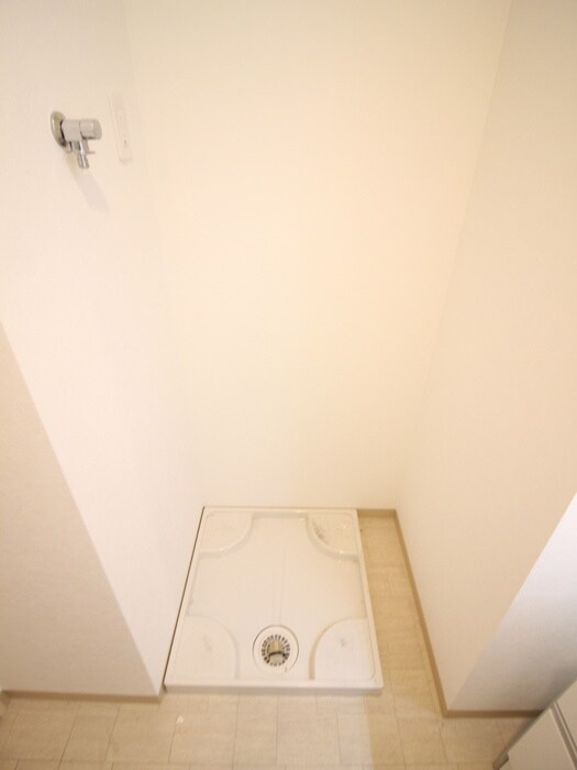物件内観写真6　(洗濯機置場)