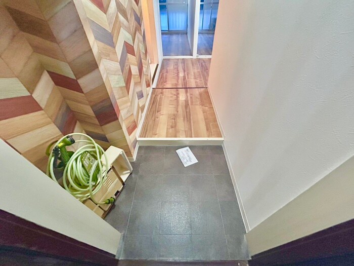 物件内観写真16　(玄関)