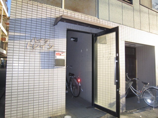 物件外観写真3　(エントランス部分)