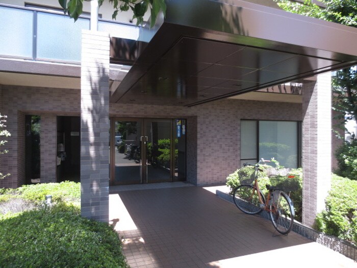 物件外観写真3　(エントランス部分)