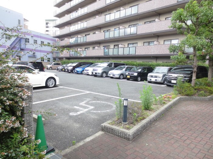 物件外観写真5　(駐車場)