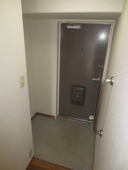 物件内観写真16　(玄関)