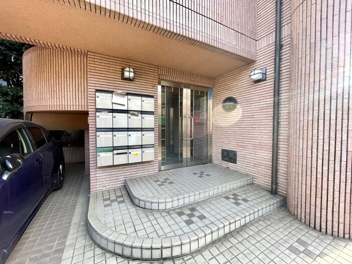 物件外観写真4　(エントランス部分)