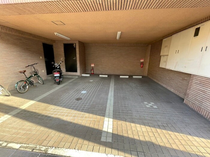 物件外観写真6　(駐車場)