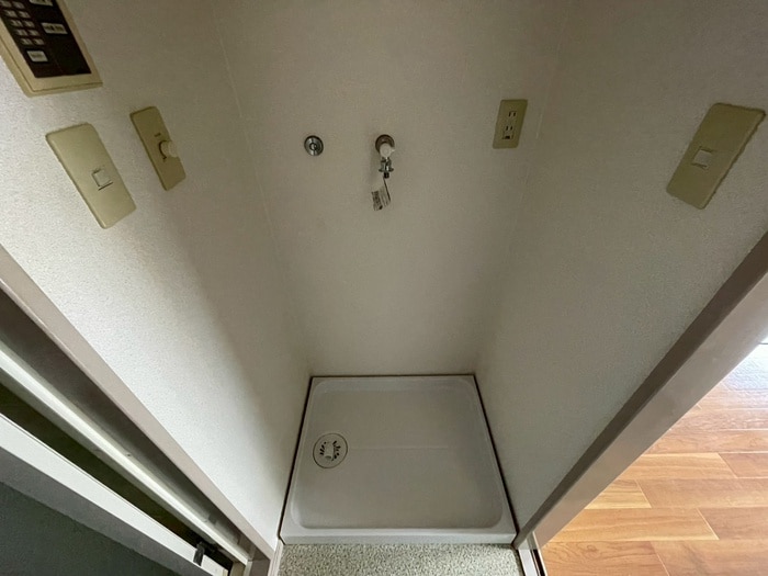 物件内観写真18　(洗濯機置場)