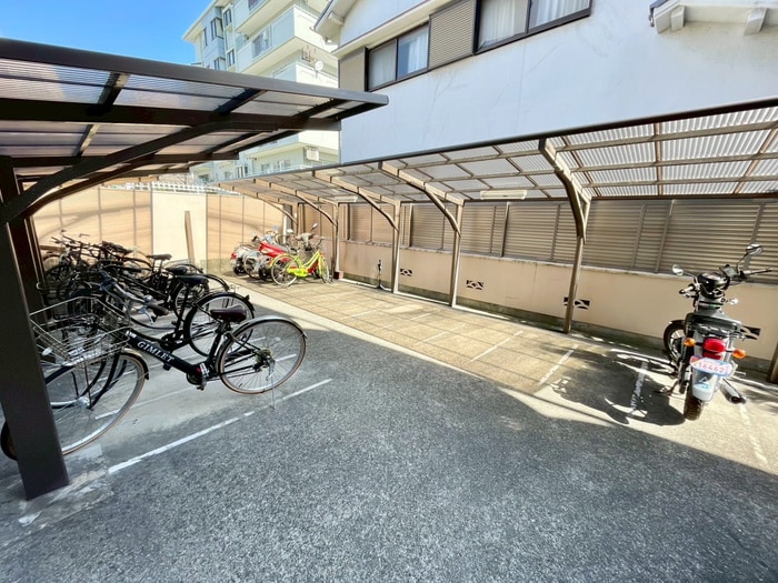 物件外観写真4　(駐輪場)