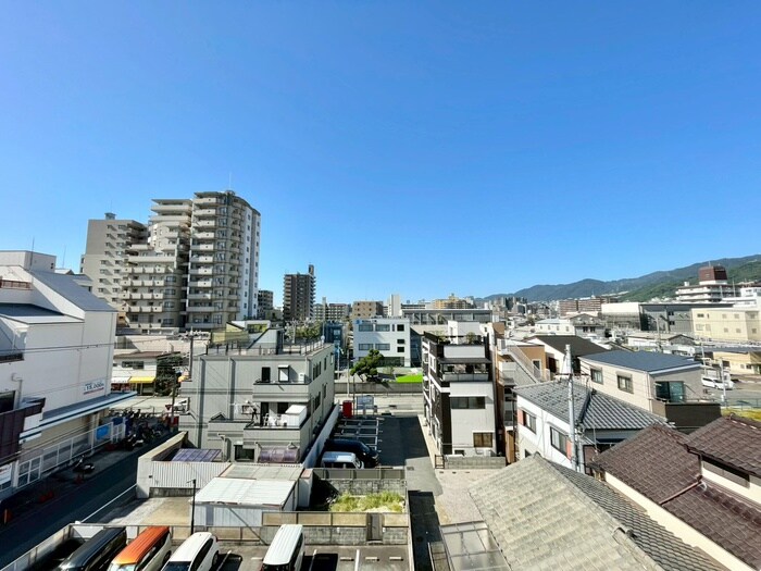 物件内観写真17　(室内からの展望)