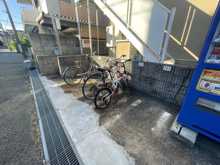物件外観写真5　(駐輪場)