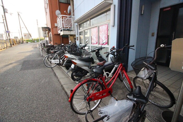 物件外観写真4　(駐輪場)
