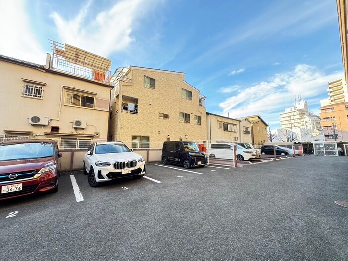 ルミエール東山の駐車場
