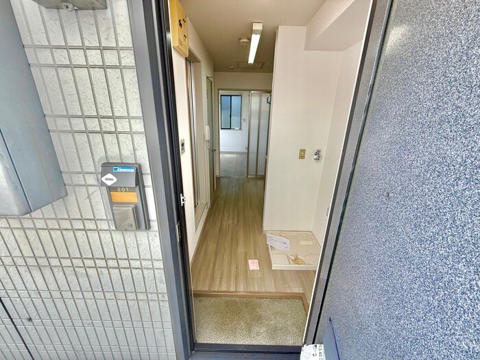 物件内観写真8　(玄関)