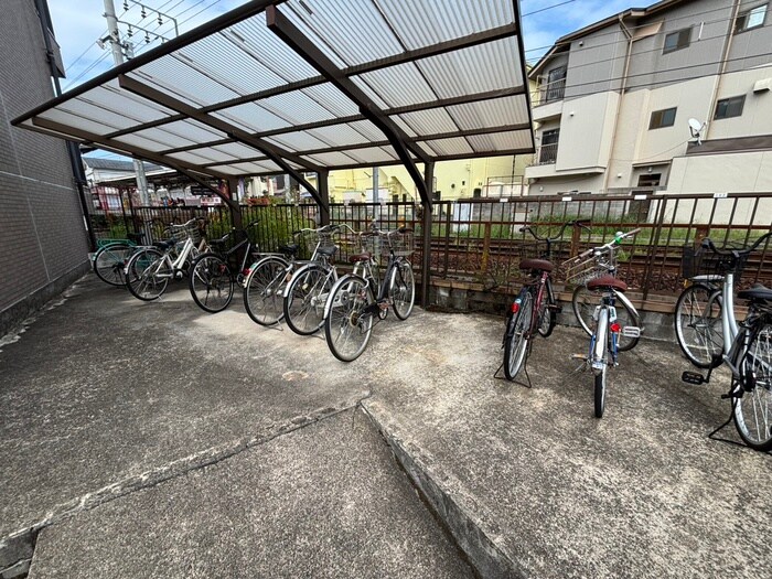物件外観写真5　(駐輪場)