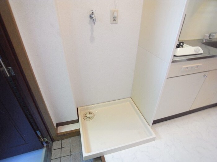 物件内観写真12　(洗濯機置場)