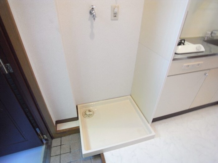 物件内観写真14　(洗濯機置場)