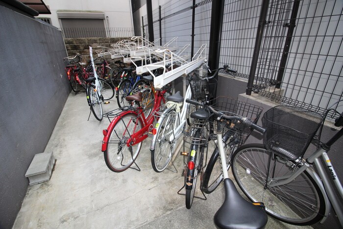 物件外観写真5　(駐輪場)