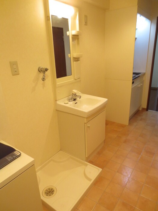 物件内観写真11　(洗濯機置場)