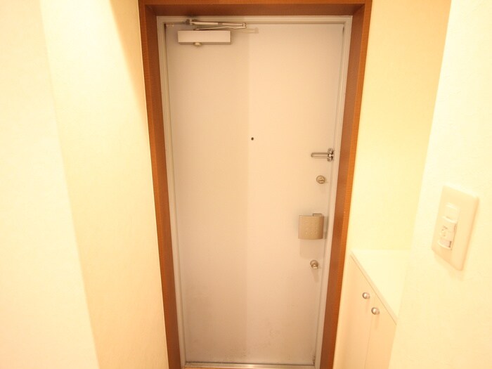 物件内観写真16　(玄関)