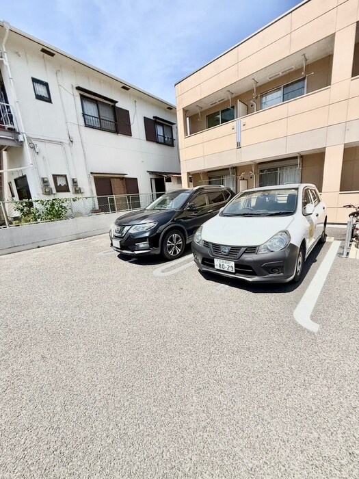物件外観写真4　(駐車場)
