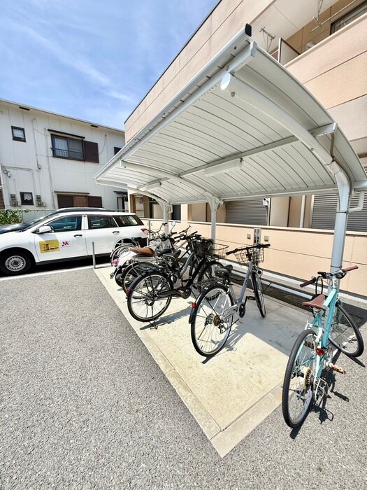 物件外観写真5　(駐輪場)
