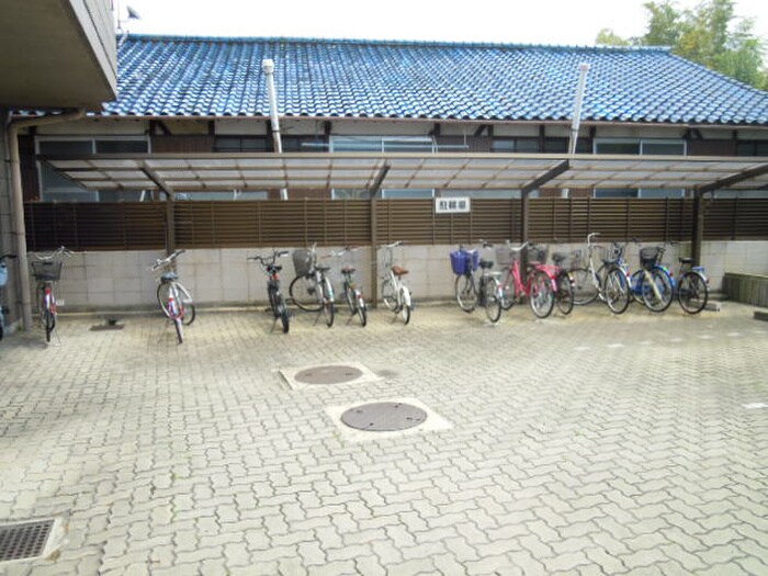 物件外観写真5　(駐輪場)