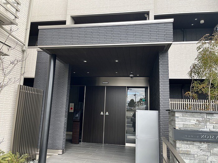 物件外観写真3　(エントランス部分)