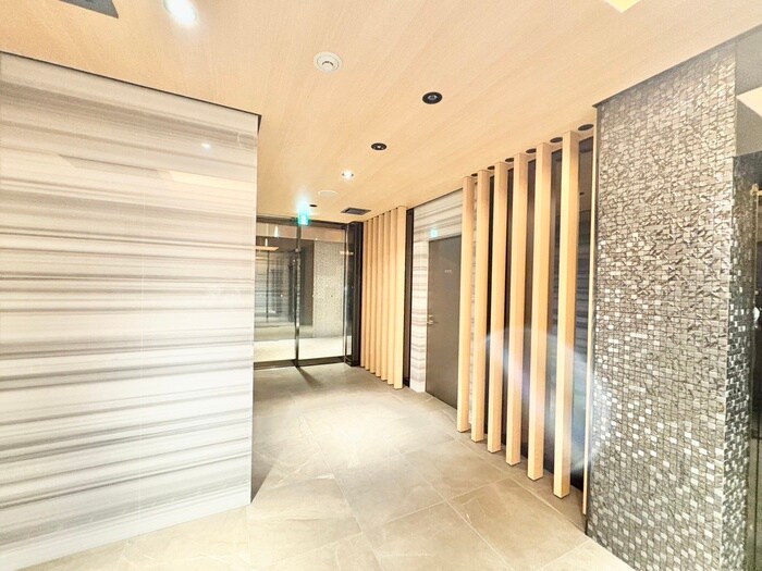 物件外観写真4　(エントランス部分)