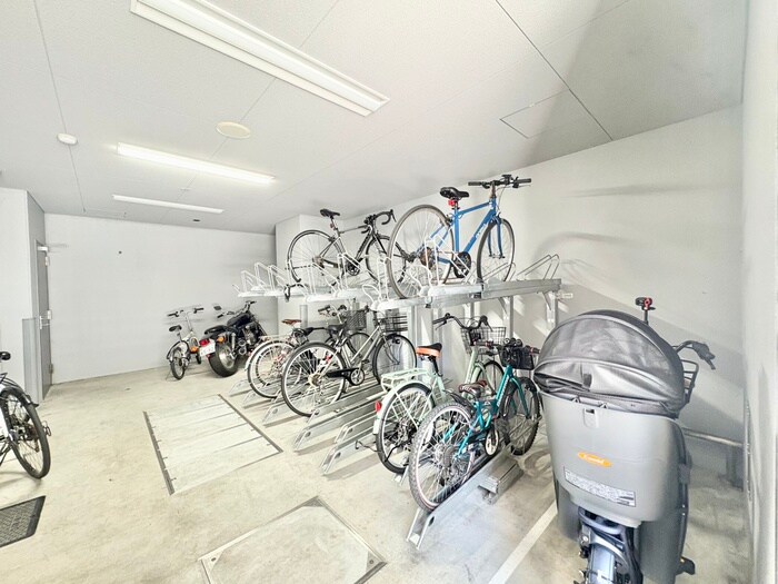 物件外観写真6　(駐輪場)