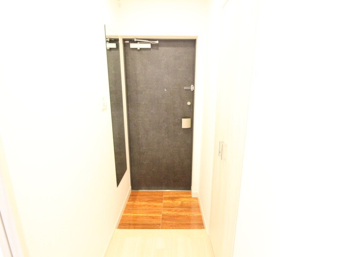 物件内観写真16　(玄関)
