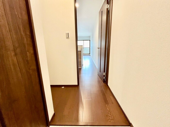 物件内観写真18　(廊下)