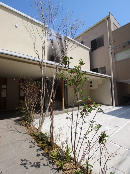 物件外観写真5　(駐車場)