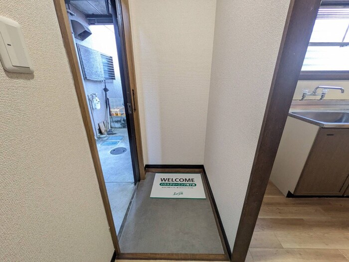 物件内観写真16　(玄関)