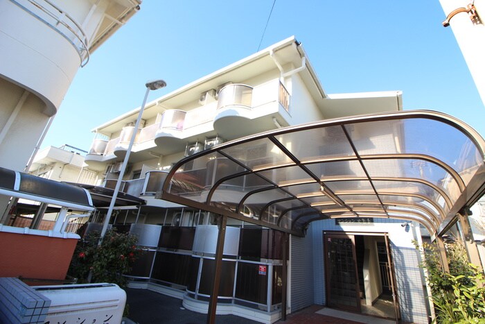 マンション女庵奈の物件外観写真