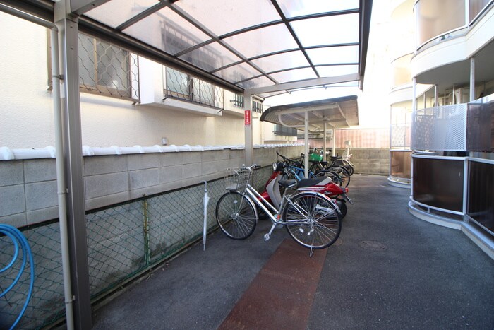 物件外観写真5　(駐輪場)