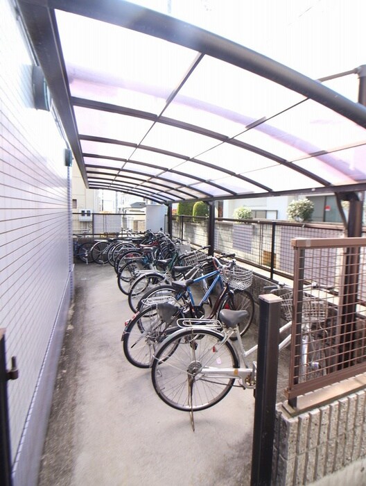 物件外観写真4　(駐輪場)