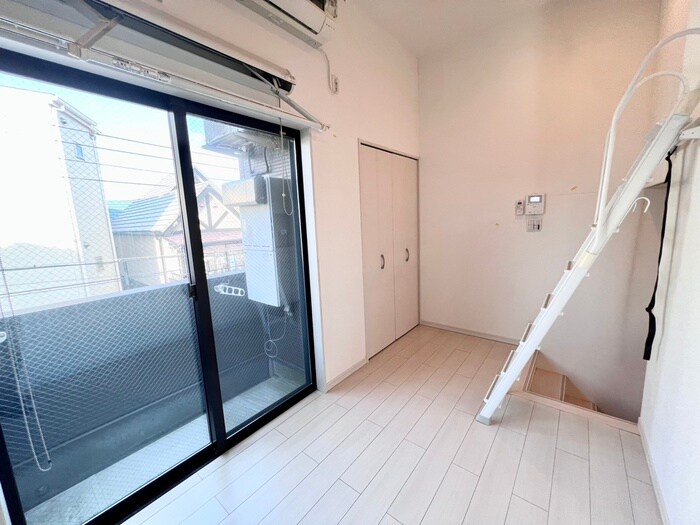 物件内観写真2　(居室)