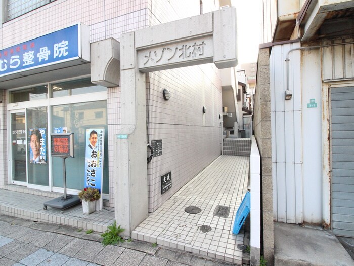 物件外観写真3　(エントランス部分)