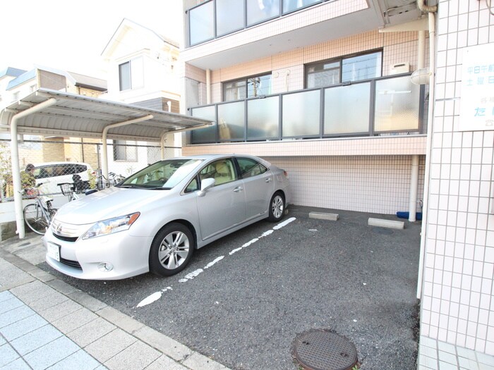 物件外観写真6　(駐車場)