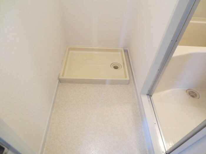 物件内観写真12　(洗濯機置場)