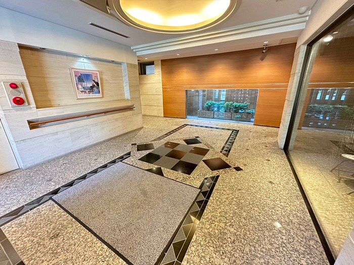 物件外観写真5　(エントランス部分)