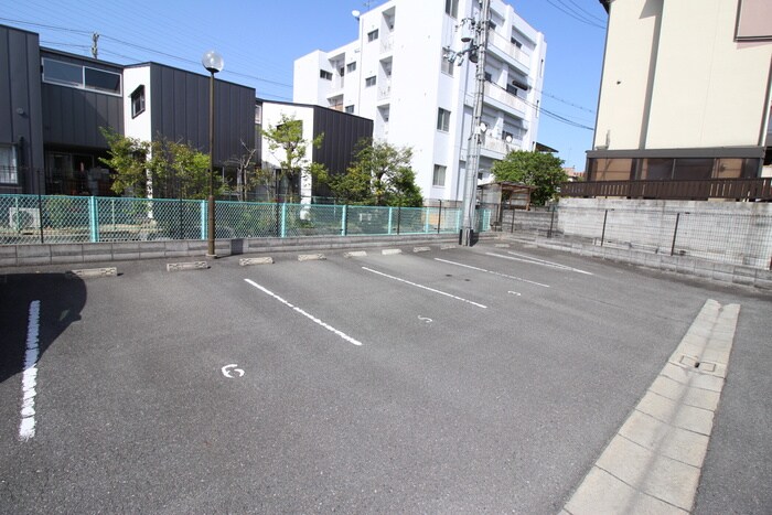 物件外観写真6　(駐車場)