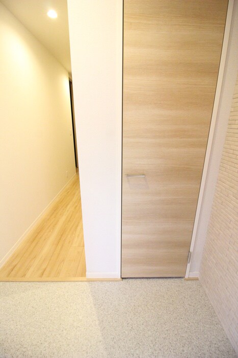物件内観写真7　(玄関)