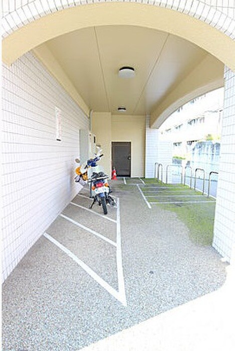 物件外観写真5　(駐輪場)