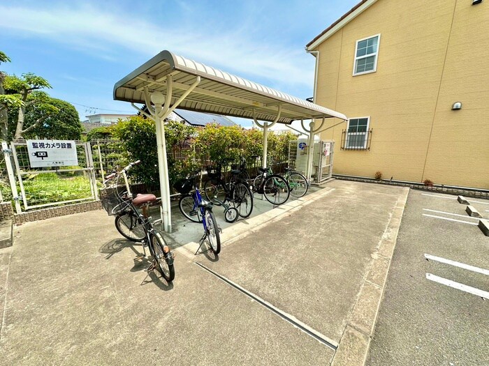 物件外観写真3　(駐輪場)