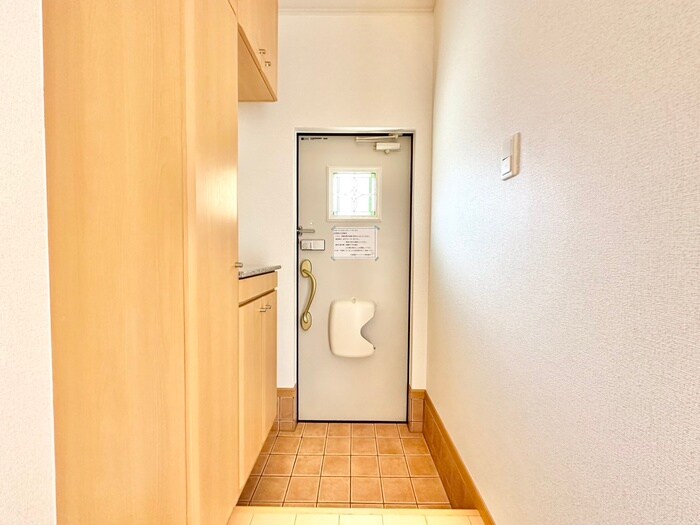 物件内観写真17　(玄関)