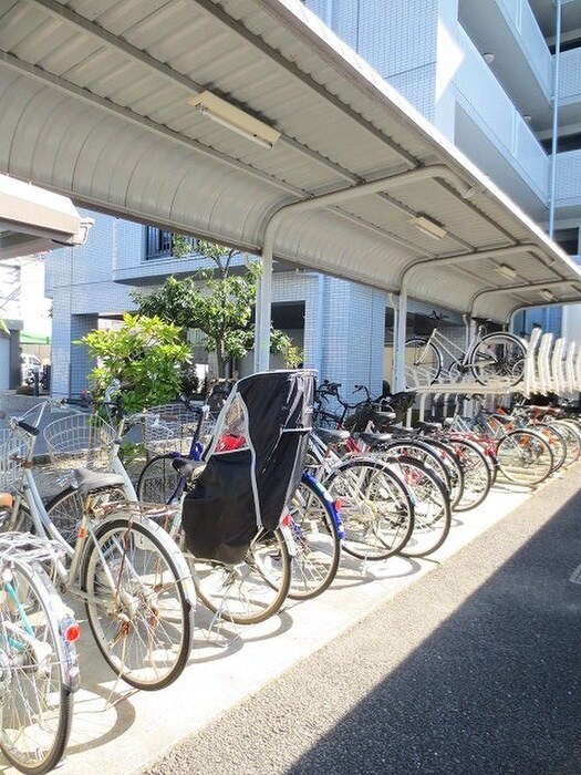 物件外観写真4　(駐輪場)